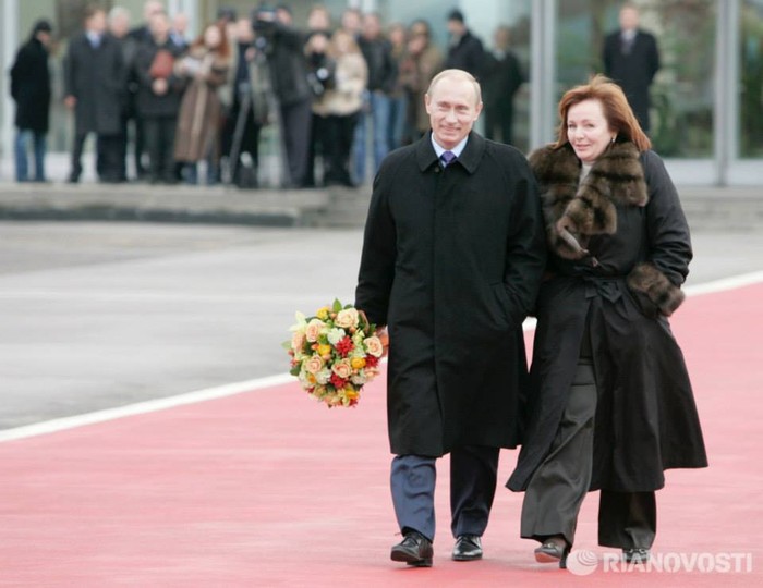 Vợ chồng Tổng thống Nga song hành khi còn hạnh phúc